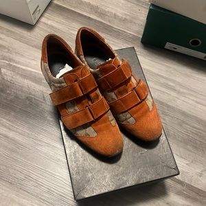 Classic orange gucci shoes